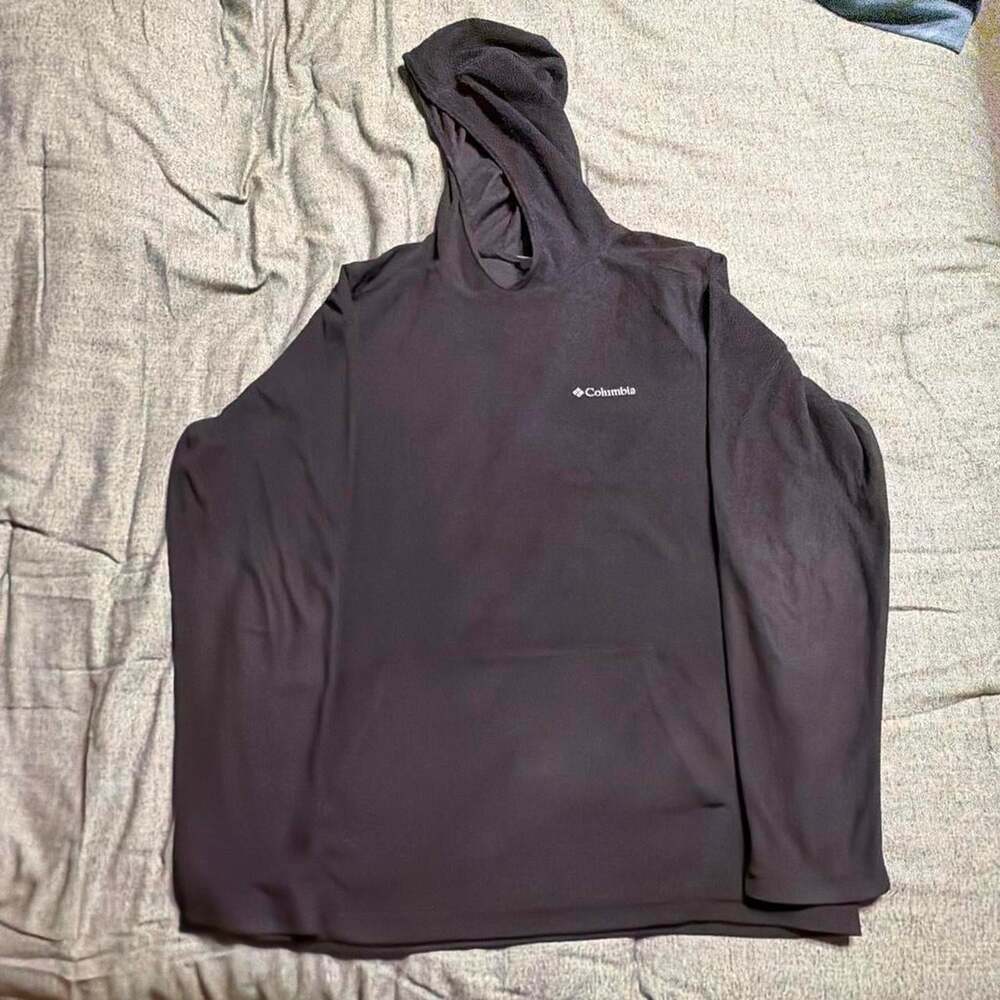 Columbia Sportswear Men's Black and Grey Shirt
